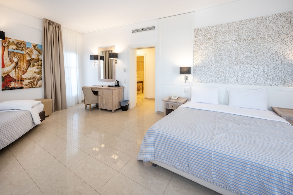 Orizontes Hotel Santorini — Hotel rooms in Pyrgos Kallistis, South Aegean