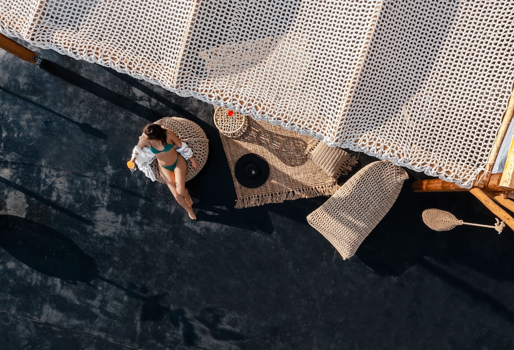 Orizontes Hotel Santorini — Swimming pool in Pyrgos Kallistis, South Aegean