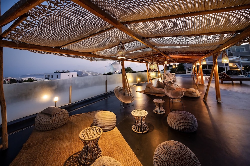 Orizontes Hotel Santorini — Restaurant & bars in Pyrgos Kallistis, South Aegean