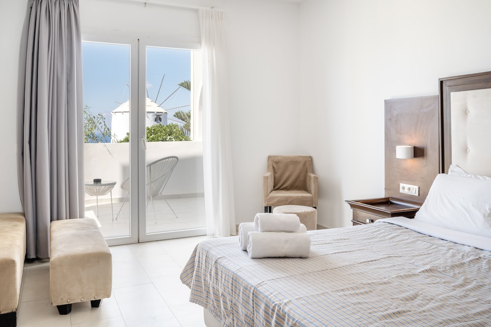 Orizontes Hotel Santorini — Hotel rooms in Pyrgos Kallistis, South Aegean