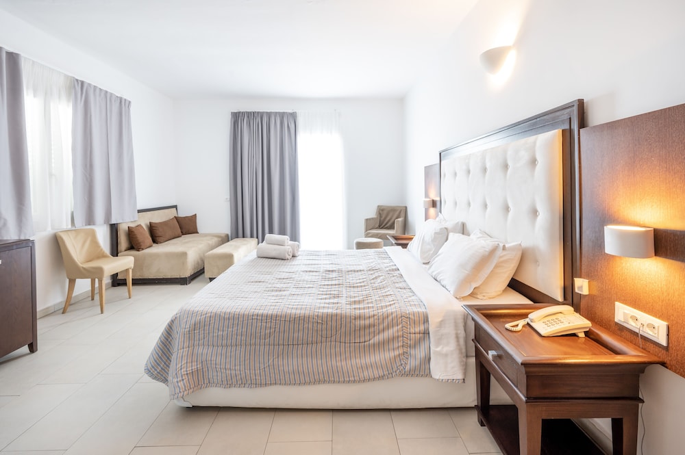 Orizontes Hotel Santorini — Hotel rooms in Pyrgos Kallistis, South Aegean