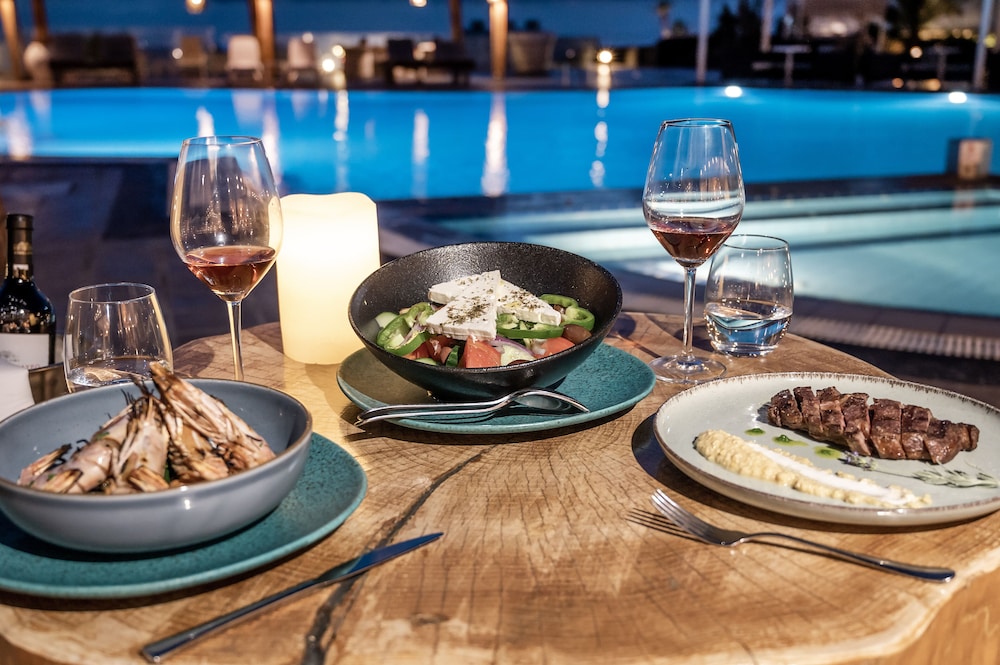 Orizontes Hotel Santorini — Restaurant & bars in Pyrgos Kallistis, South Aegean