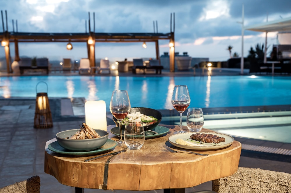 Orizontes Hotel Santorini — Restaurant & bars in Pyrgos Kallistis, South Aegean