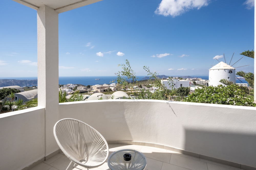 Orizontes Hotel Santorini — Hotel rooms in Pyrgos Kallistis, South Aegean