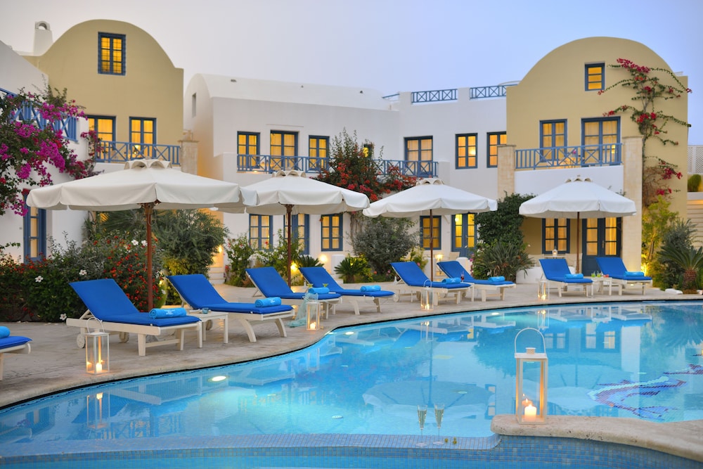 Tamarix del Mar Suites — Swimming pool in Kamari, South Aegean