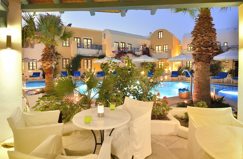 Tamarix del Mar Suites — Swimming pool in Kamari, South Aegean