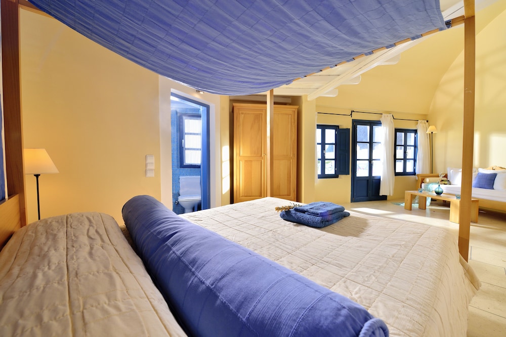 Tamarix del Mar Suites — Hotel rooms in Kamari, South Aegean