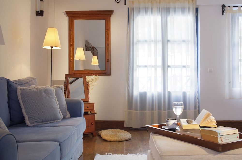Tamarix del Mar Suites — Hotel rooms in Kamari, South Aegean