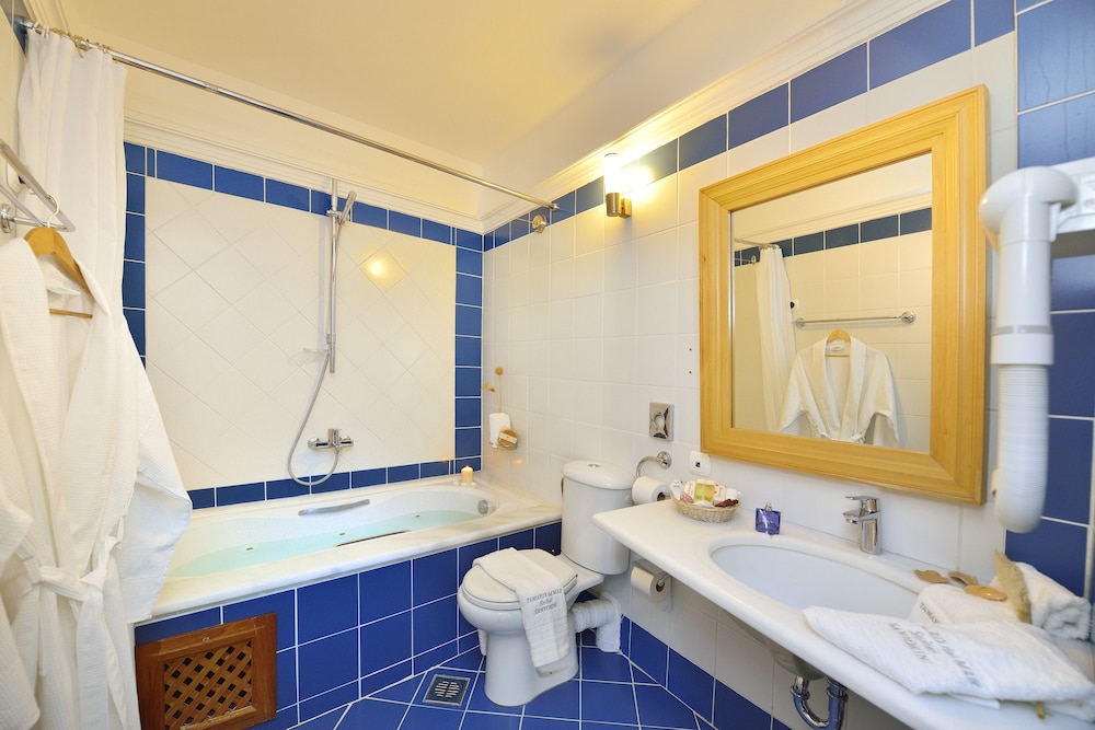 Tamarix del Mar Suites — Hotel rooms in Kamari, South Aegean