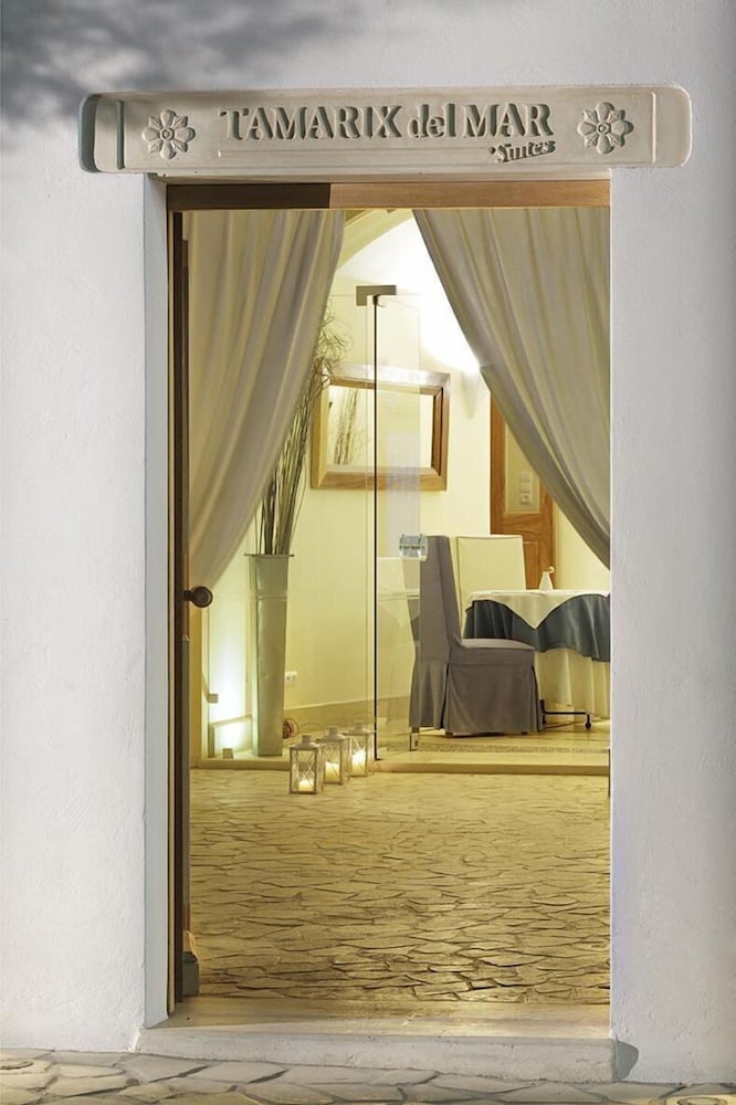 Tamarix del Mar Suites — Hotel rooms in Kamari, South Aegean