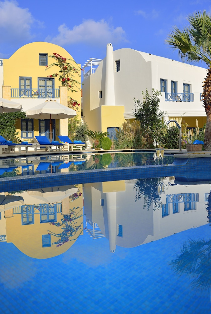 Tamarix del Mar Suites — Hotel building in Kamari, South Aegean