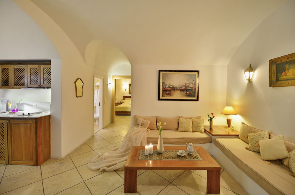 Tamarix del Mar Suites — Hotel rooms in Kamari, South Aegean