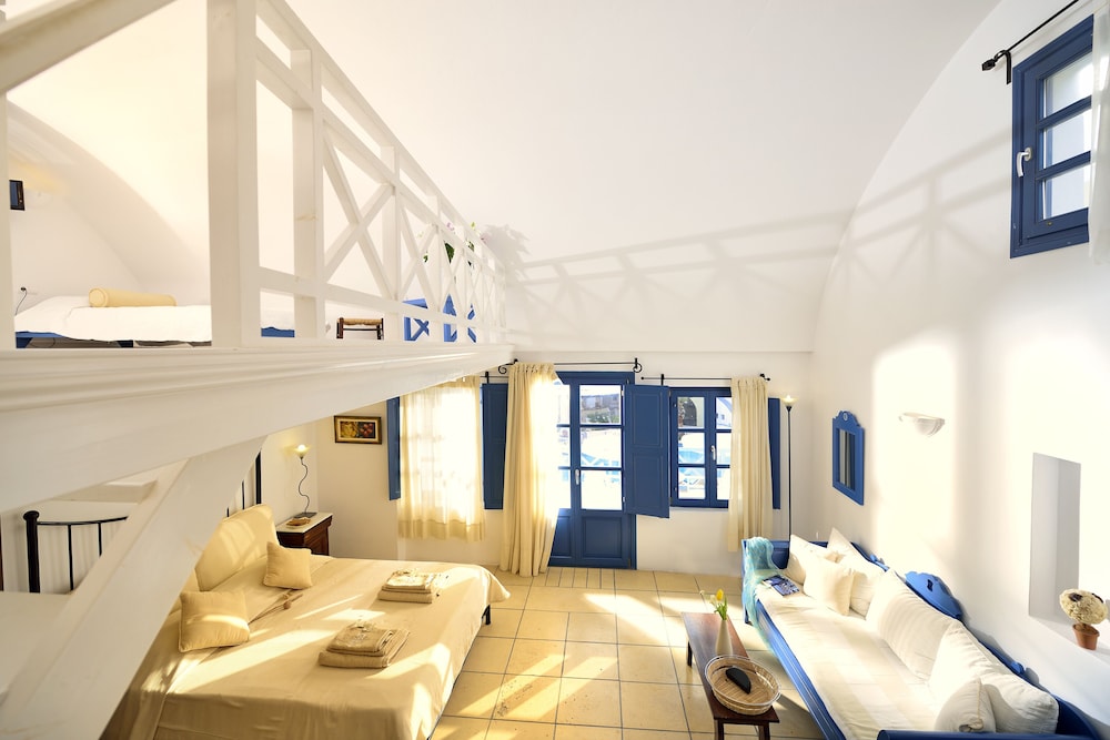 Tamarix del Mar Suites — Hotel rooms in Kamari, South Aegean