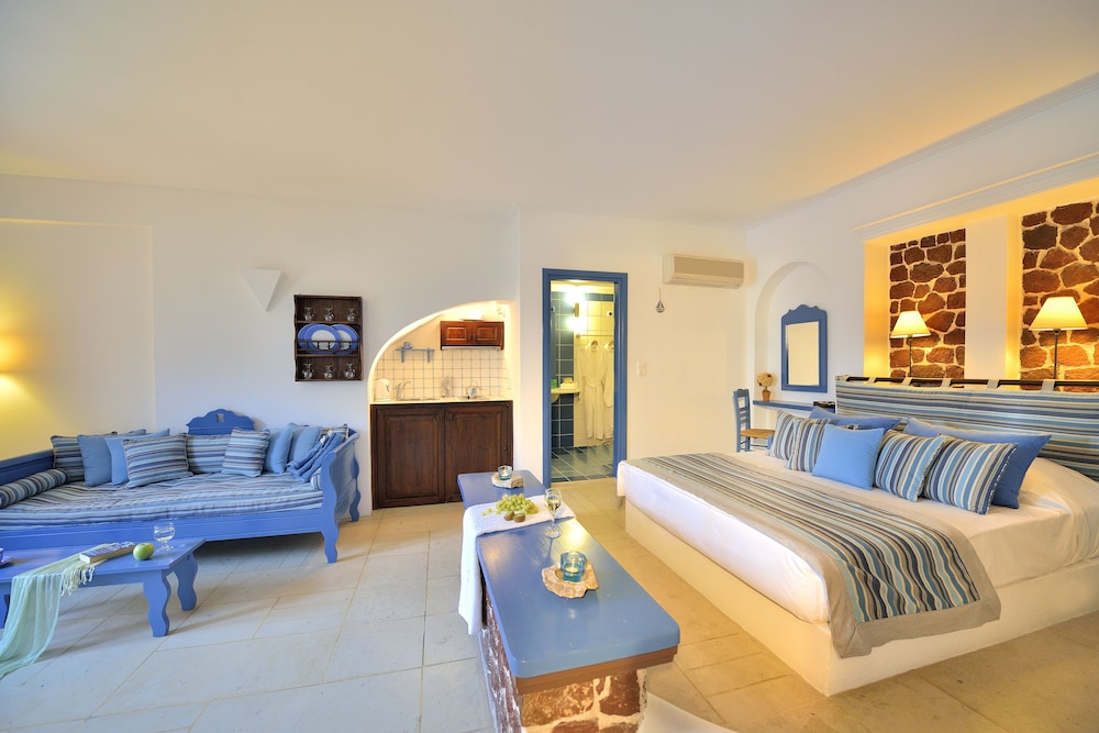 Tamarix del Mar Suites — Hotel rooms in Kamari, South Aegean