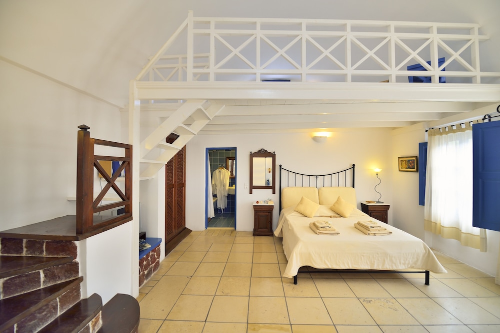 Tamarix del Mar Suites — Hotel rooms in Kamari, South Aegean