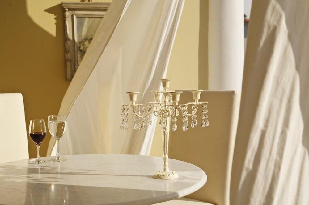 Tamarix del Mar Suites — Restaurant & bars in Kamari, South Aegean