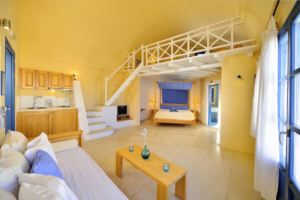 Tamarix del Mar Suites — Hotel rooms in Kamari, South Aegean