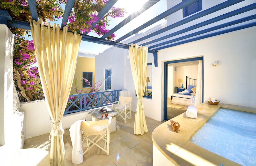 Tamarix del Mar Suites — Hotel rooms in Kamari, South Aegean