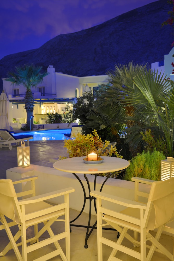 Tamarix del Mar Suites — Swimming pool in Kamari, South Aegean