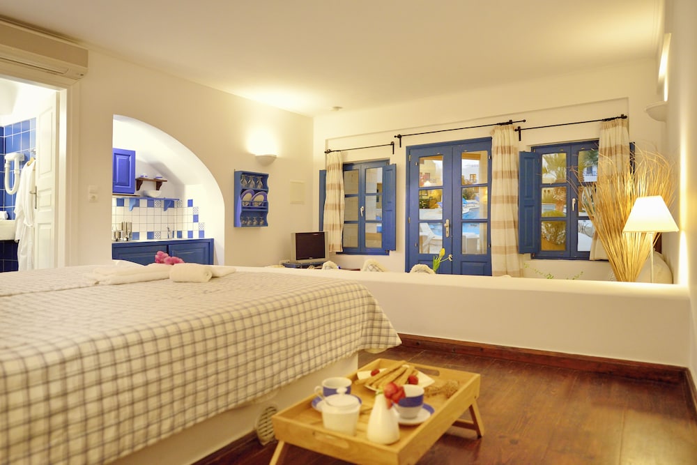 Tamarix del Mar Suites — Hotel rooms in Kamari, South Aegean