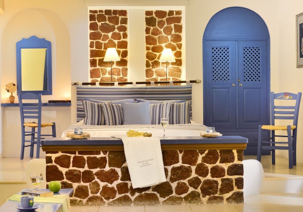 Tamarix del Mar Suites — Hotel rooms in Kamari, South Aegean