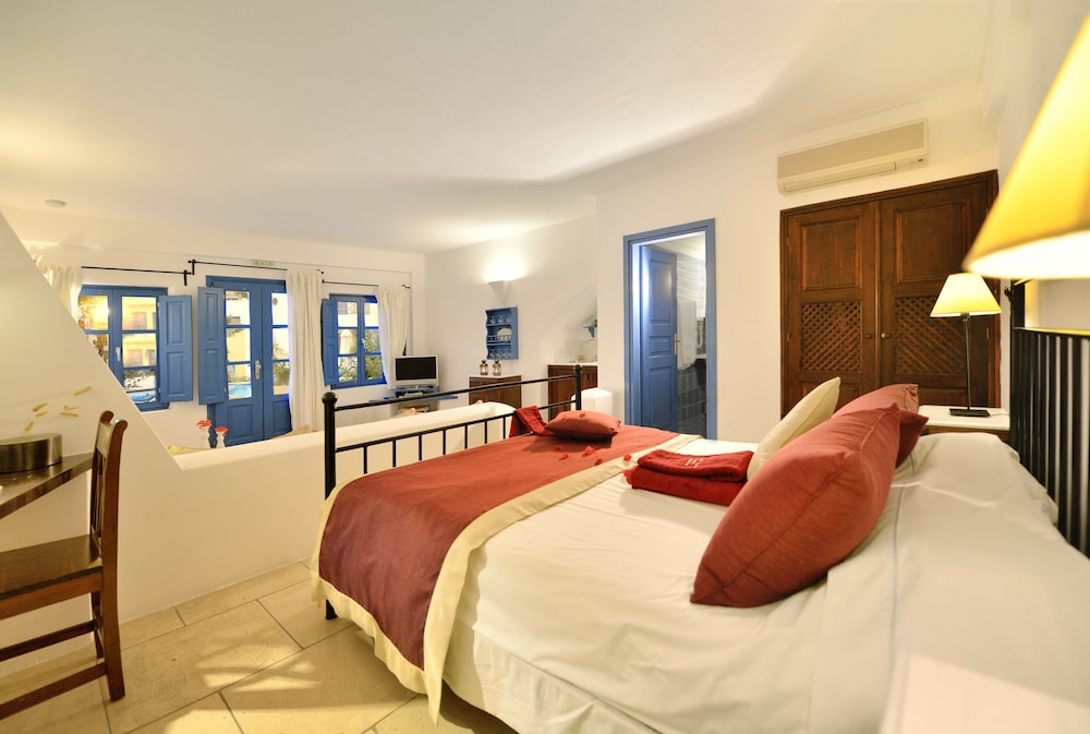 Tamarix del Mar Suites — Hotel rooms in Kamari, South Aegean