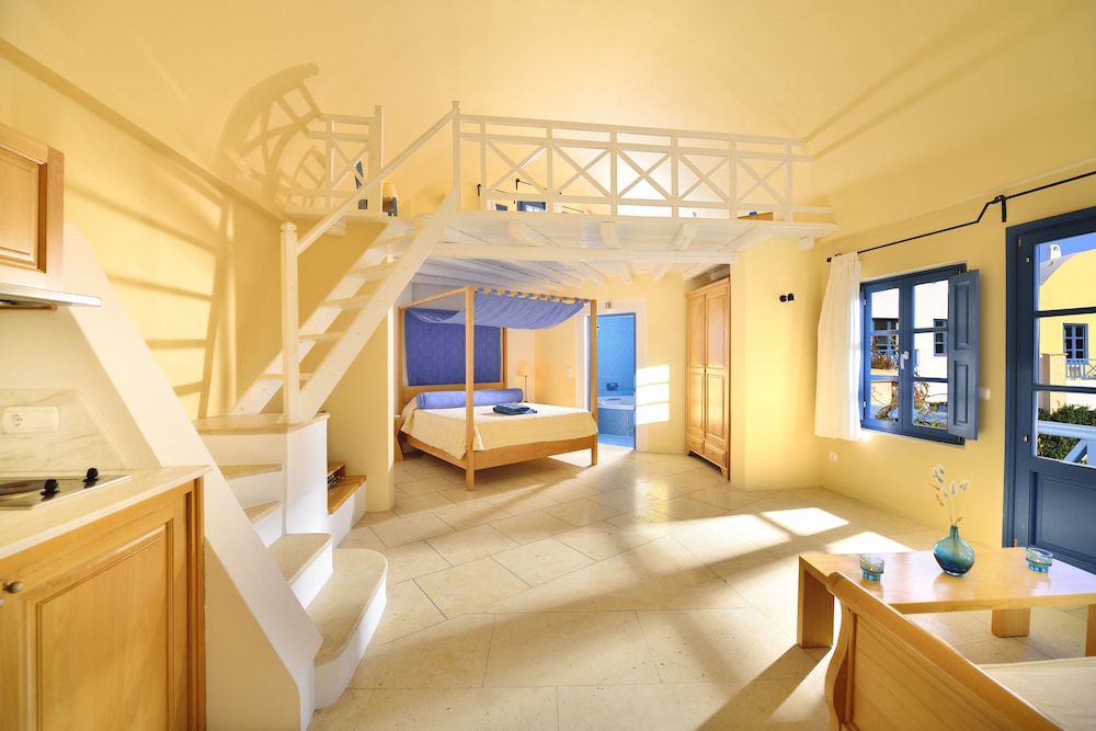 Tamarix del Mar Suites — Hotel rooms in Kamari, South Aegean