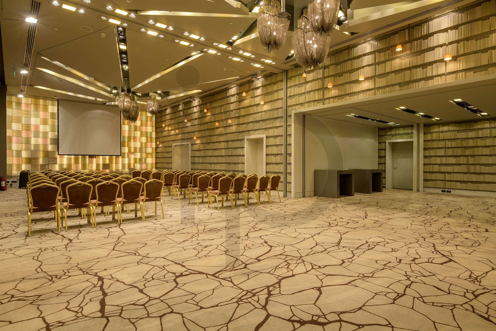 Radisson Blu Park Hotel, Athens — Restaurant & bars in Athens, Attica