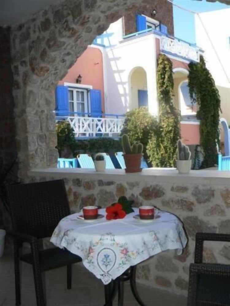 Atalos Suites — Hotel building in Kamari, South Aegean
