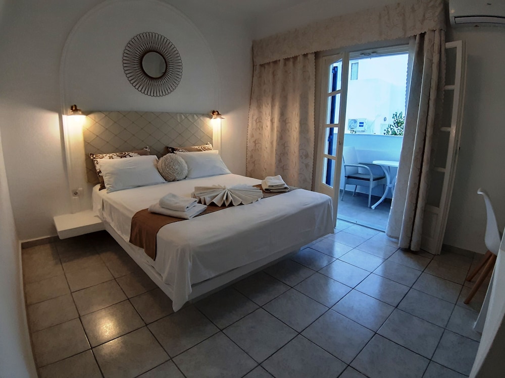 Atalos Suites — Hotel rooms in Kamari, South Aegean