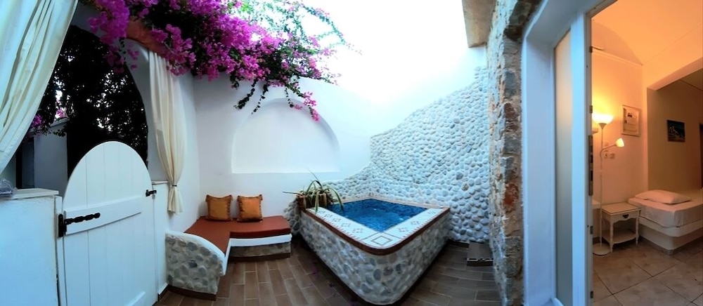 Atalos Suites — Spa in Kamari, South Aegean