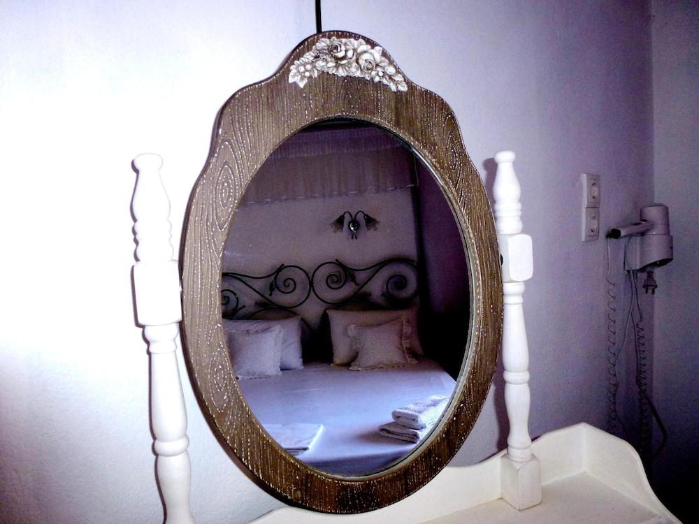 Atalos Suites — Hotel rooms in Kamari, South Aegean