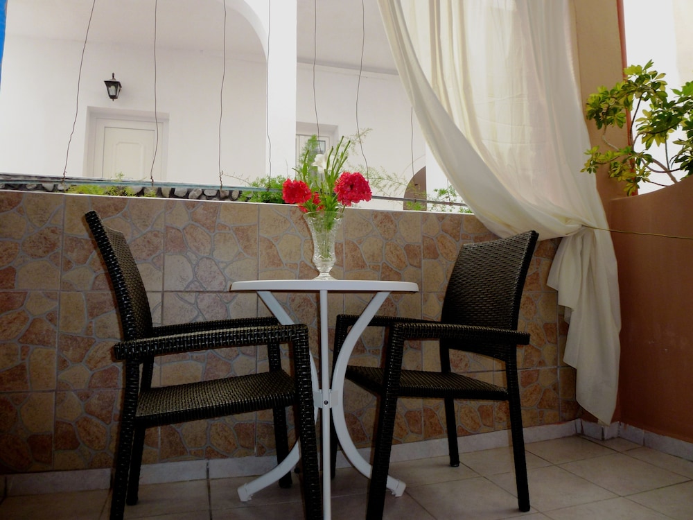 Atalos Suites — Restaurant & bars in Kamari, South Aegean