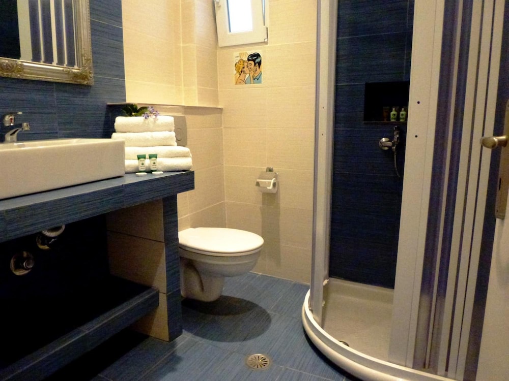 Atalos Suites — Hotel rooms in Kamari, South Aegean