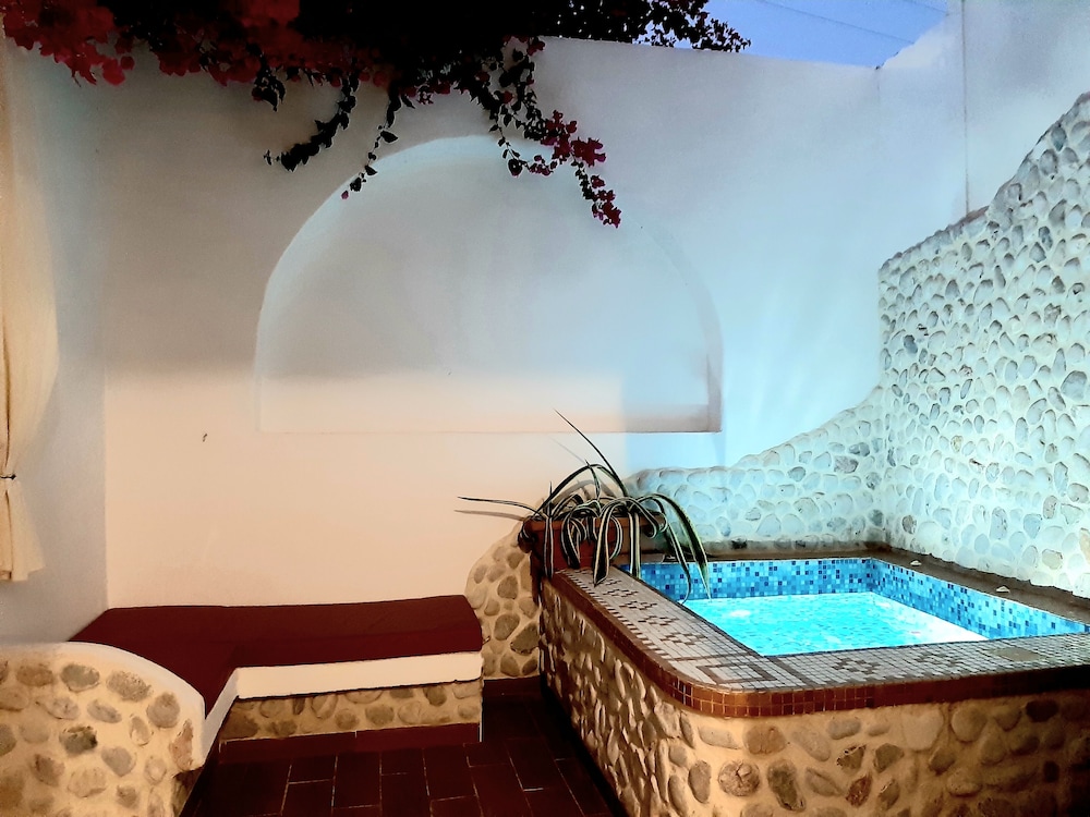 Atalos Suites — Spa in Kamari, South Aegean