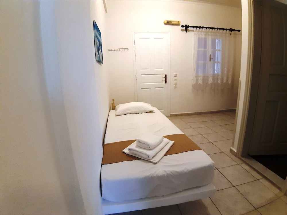 Atalos Suites — Hotel rooms in Kamari, South Aegean