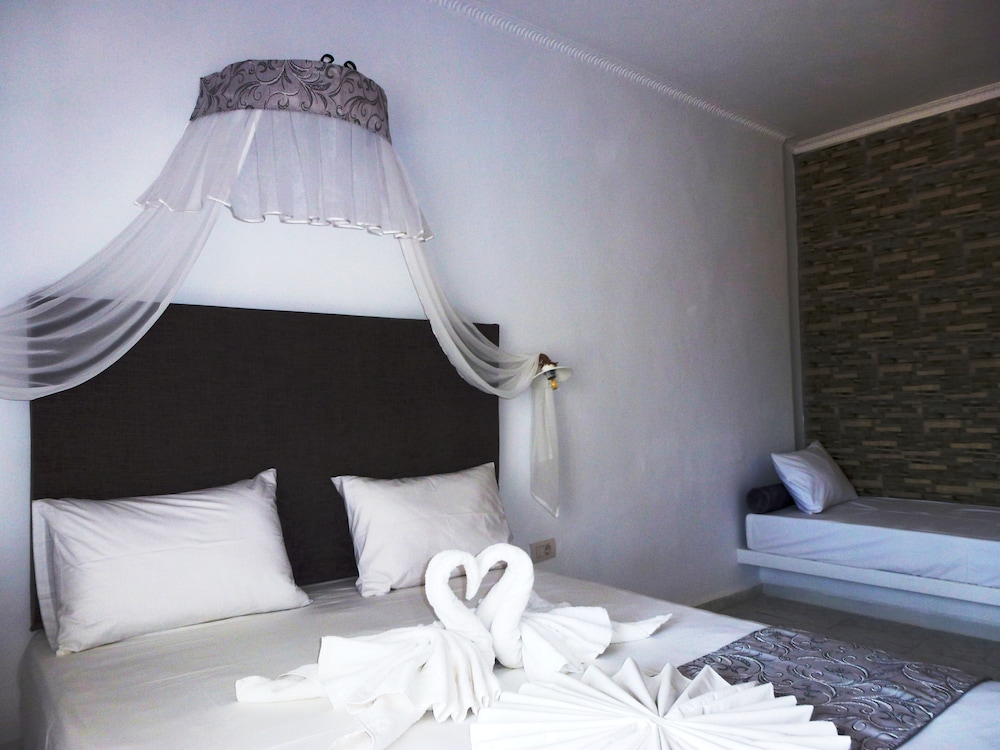 Atalos Suites — Hotel rooms in Kamari, South Aegean