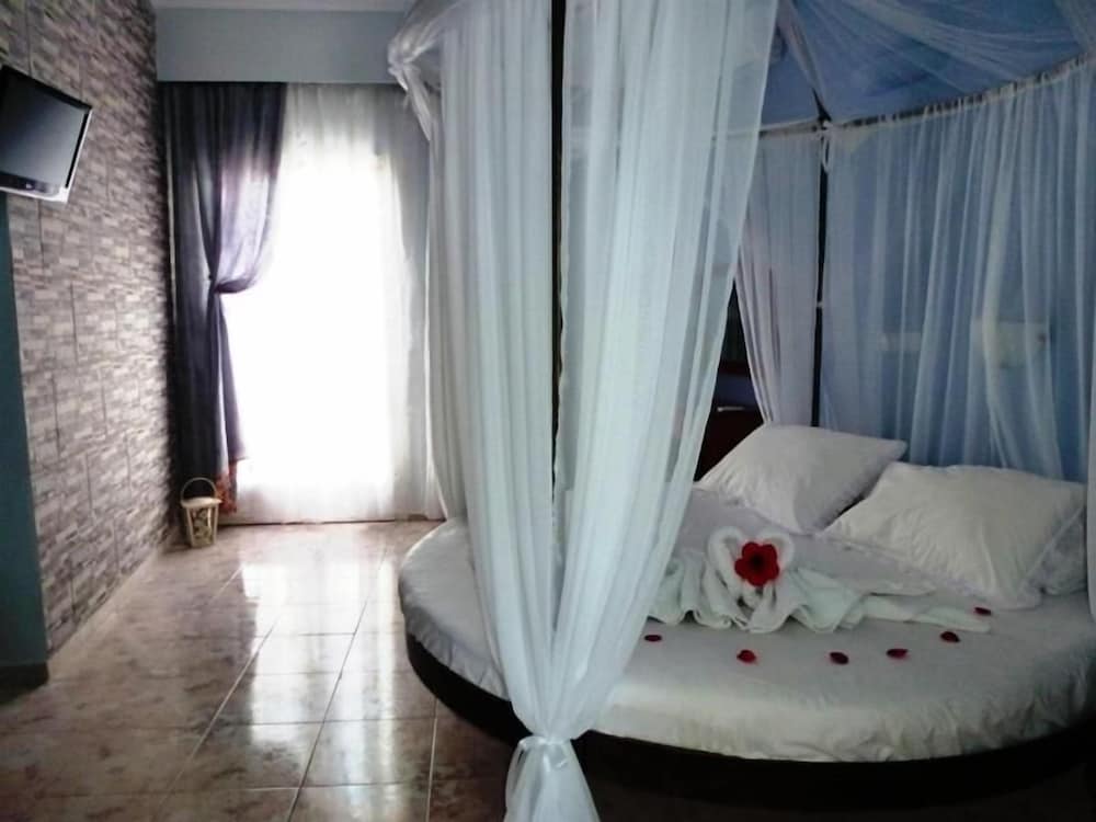 Atalos Suites — Hotel rooms in Kamari, South Aegean