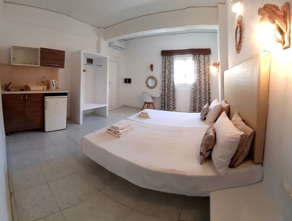 Atalos Suites — Hotel rooms in Kamari, South Aegean