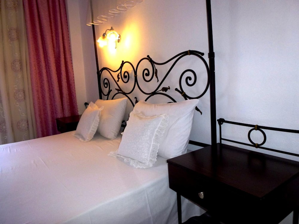Atalos Suites — Hotel rooms in Kamari, South Aegean