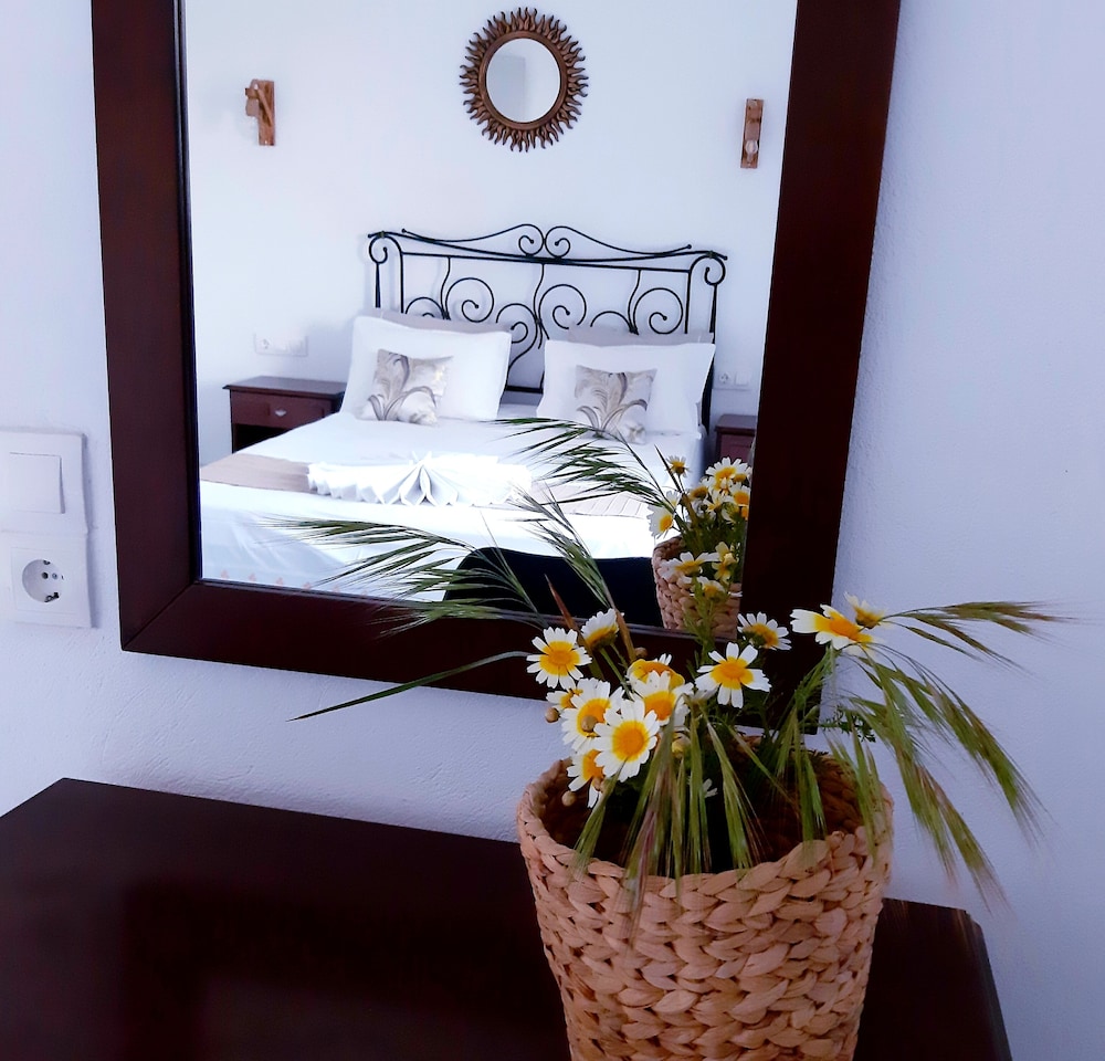Atalos Suites — Hotel rooms in Kamari, South Aegean