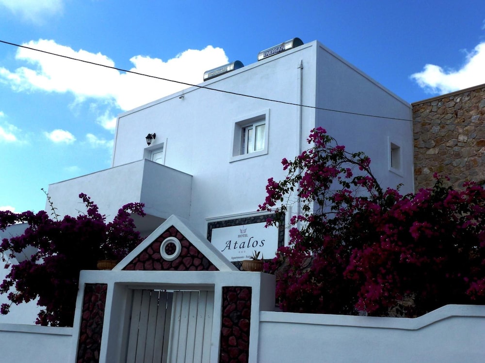 Atalos Suites — Hotel building in Kamari, South Aegean