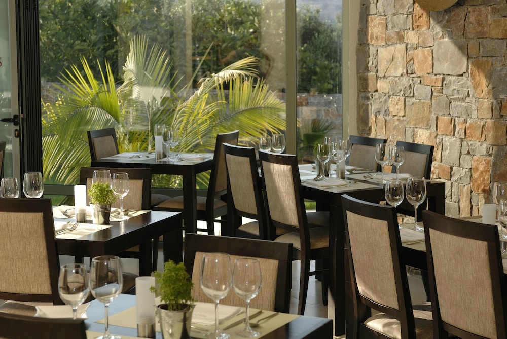 Angela Studios & Apartments — Restaurant & bars in Sissi