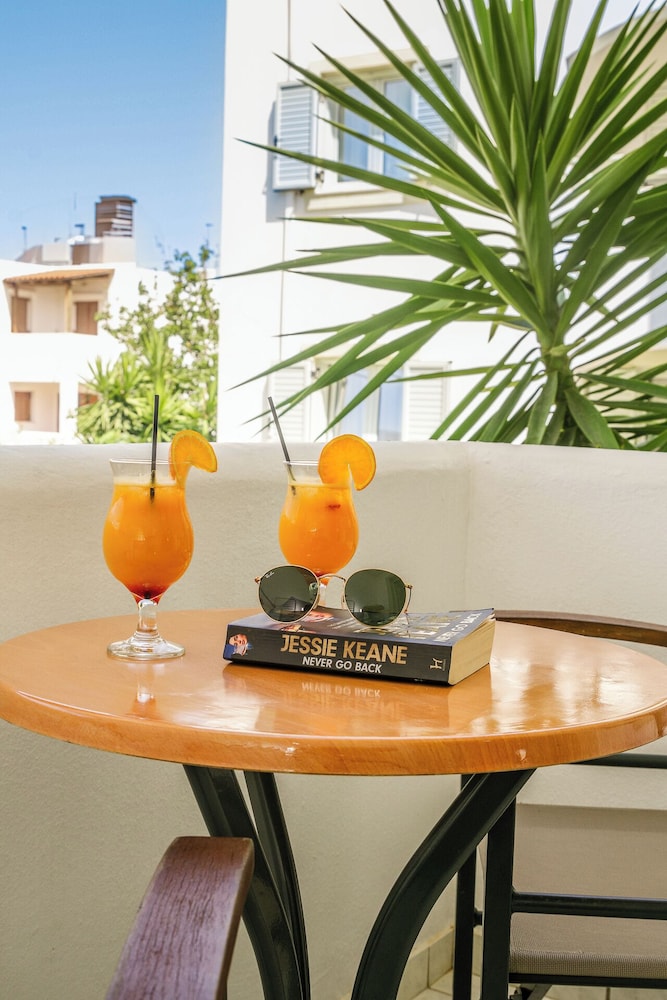 Angela Studios & Apartments — Restaurant & bars in Sissi
