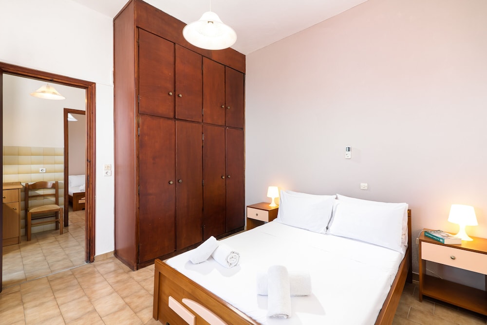 Dimitra Studios — Hotel rooms in Benitses, Ionian Islands