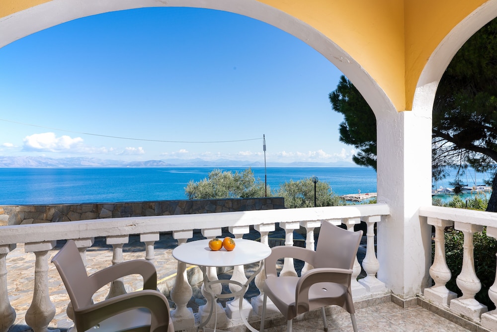 Dimitra Studios — Hotel rooms in Benitses, Ionian Islands