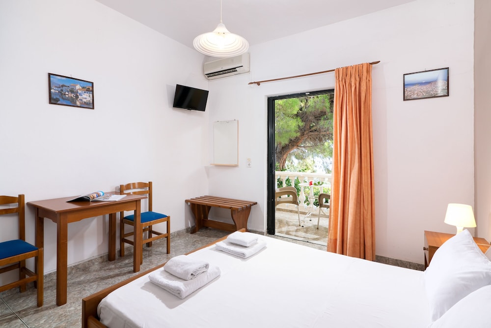 Dimitra Studios — Hotel rooms in Benitses, Ionian Islands