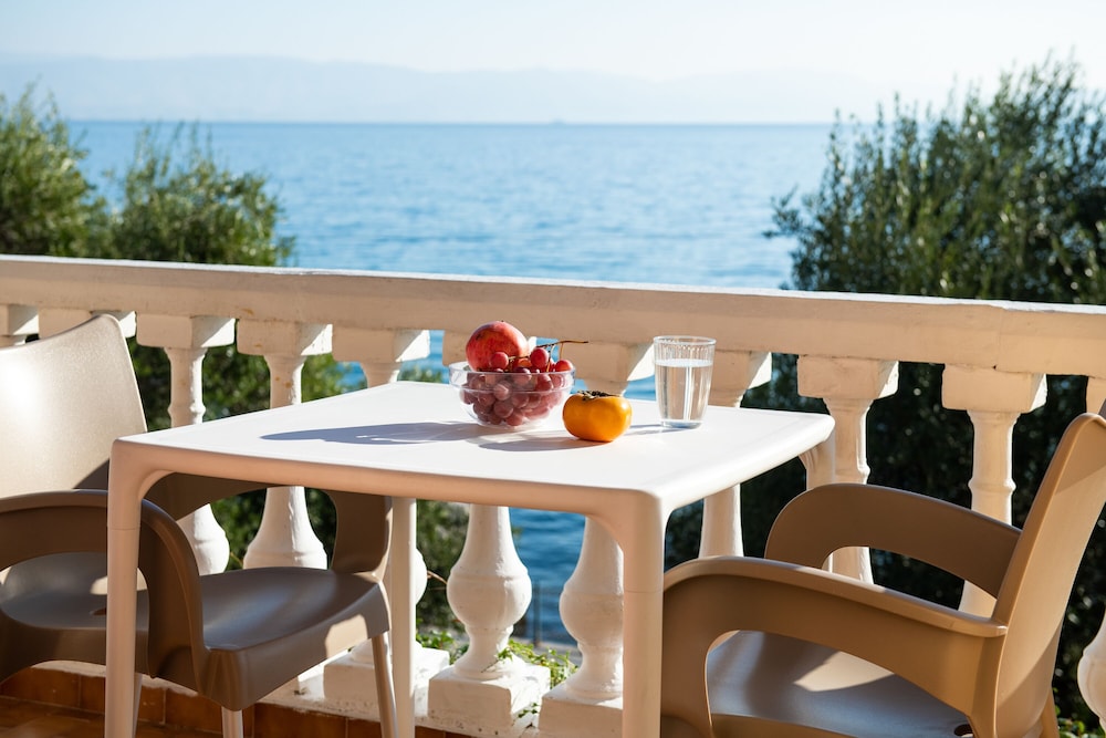 Dimitra Studios — Hotel rooms in Benitses, Ionian Islands