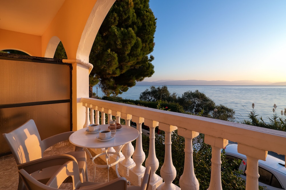 Dimitra Studios — Hotel rooms in Benitses, Ionian Islands