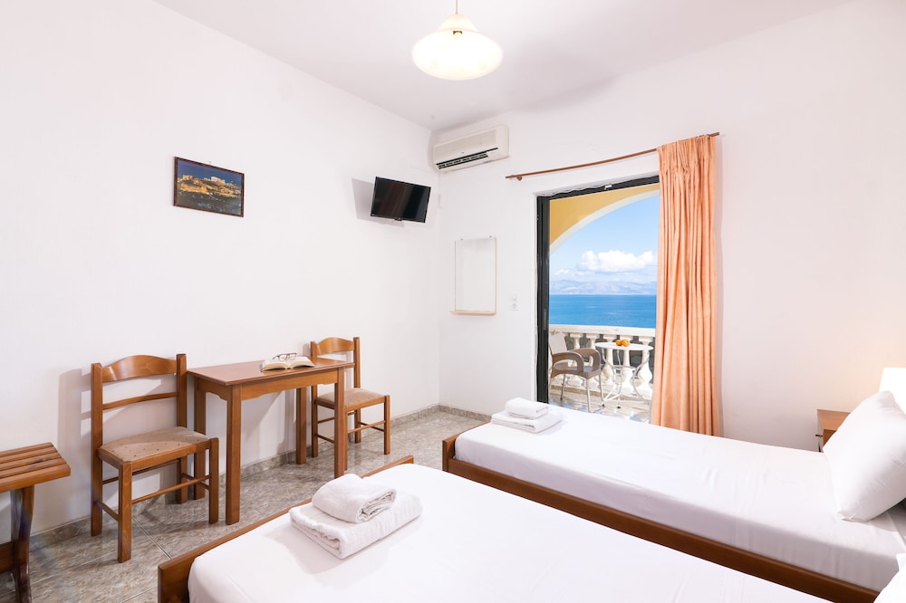 Dimitra Studios — Hotel rooms in Benitses, Ionian Islands